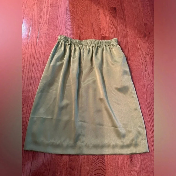 Evan Picone Dresses & Skirts - Evan-Picone women’s‎ lime green silk Skirt Made in USA Size 16 vintage